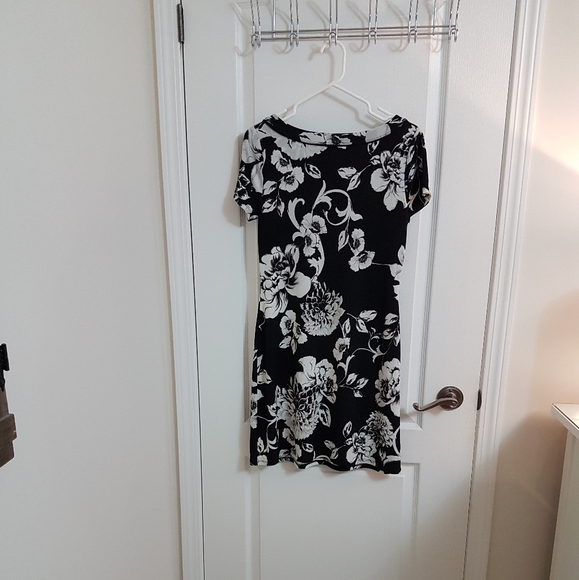 White and Black Dress - Picture 2 of 3